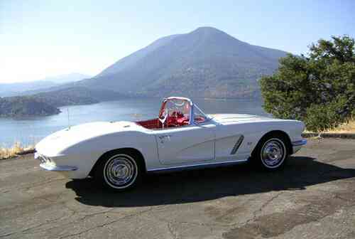The 1962 Corvette. 