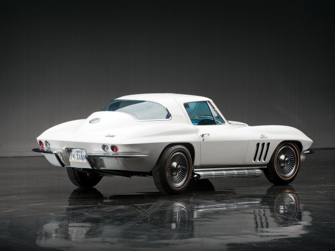 Chevrolet_Corvette_Coupe_1966.jpg