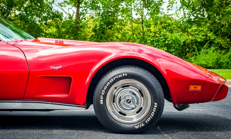 The 1977 Corvette featured a new crossed-flags emblem in-place of the earlier Stingray emblem.