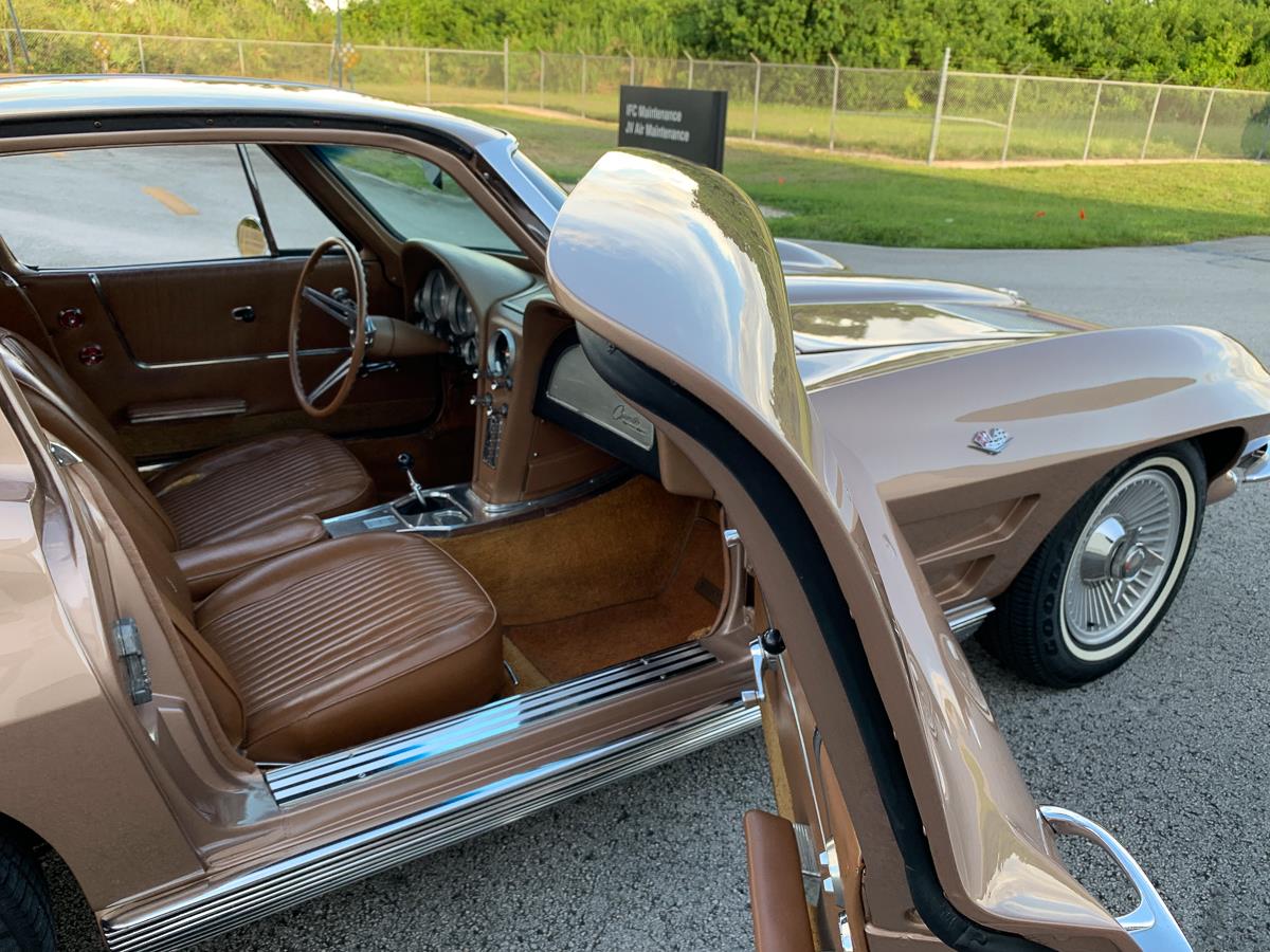 We found this beautiful 1963 Corvette Split-Window Coupe for sale on Ebay.