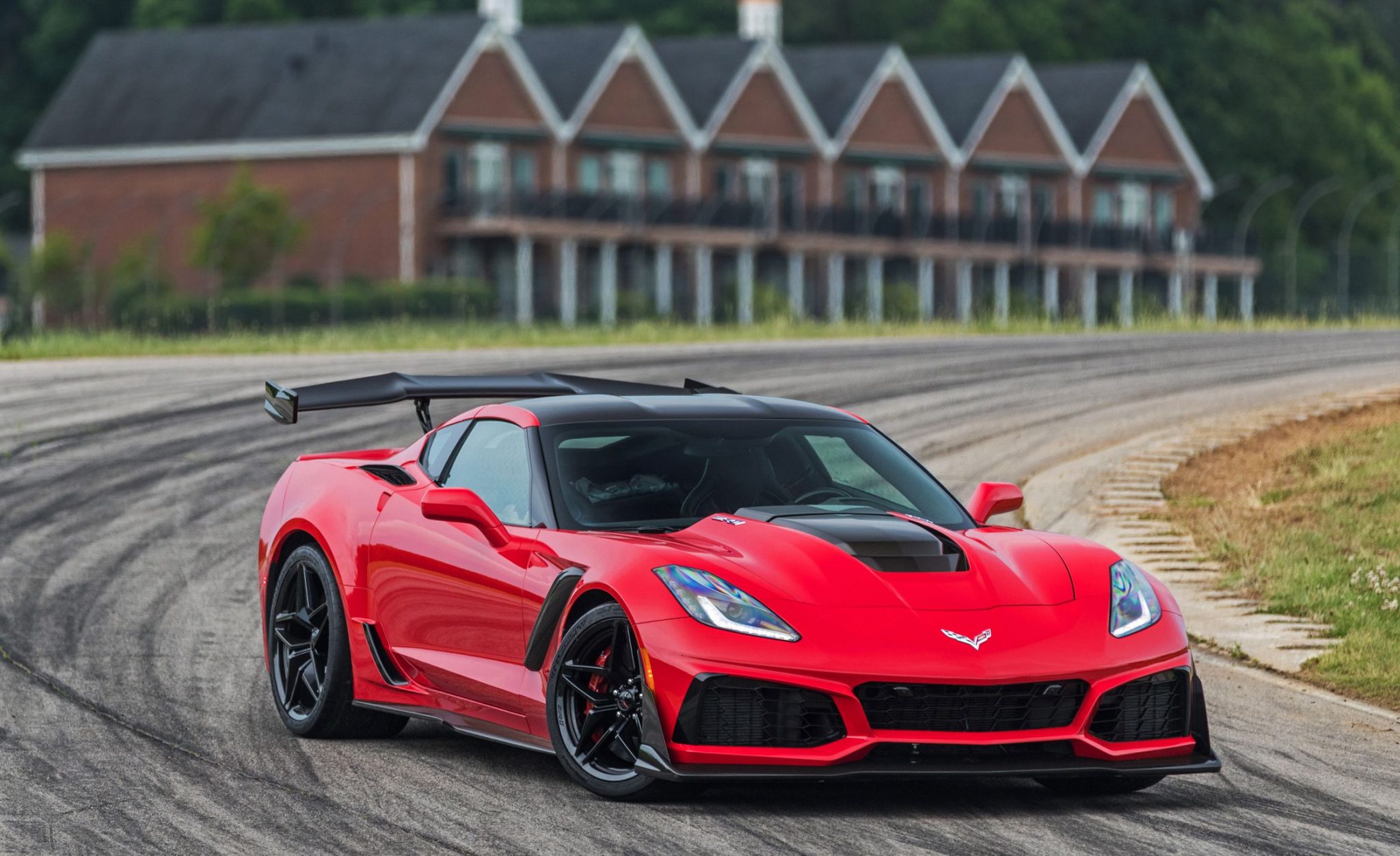 2019ChevroletCorvetteZR1FrontThreeQuarterWallpaper4