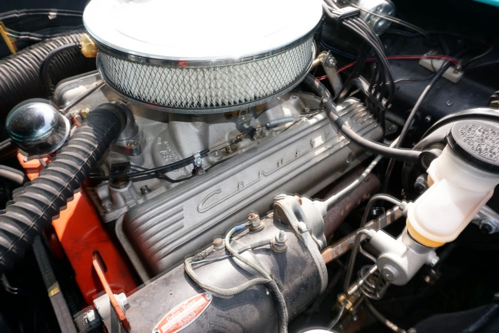 Based on the "extra equipment" that comes with this purchase, we believe this 283 cubic-inch engine is out of a 1961 Corvette. Given the dual 4-barrel carburetor that comes with the extras, its probable that this engine was factory rated at 245 horsepower.