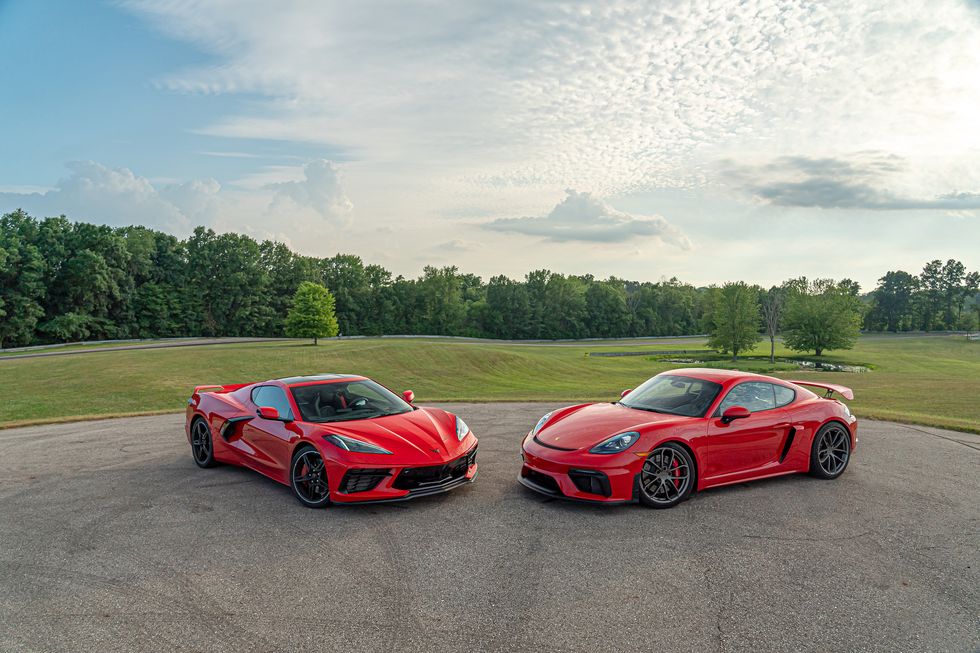 C8 vs GT4