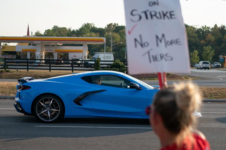UAW worker strikes at Corvette Manufacturing Plant in Bowling Green, Kentucky