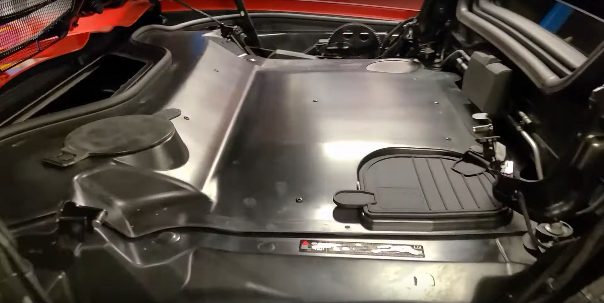 Convertible engine bay