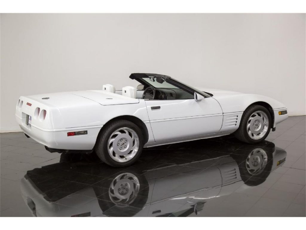 thumbnail interactive-video image 1 of Corvette Stainless Creations Steering Column Cover For C4 1992-1996 – Polished Stainless W/ Chrome Cap 1 of 4