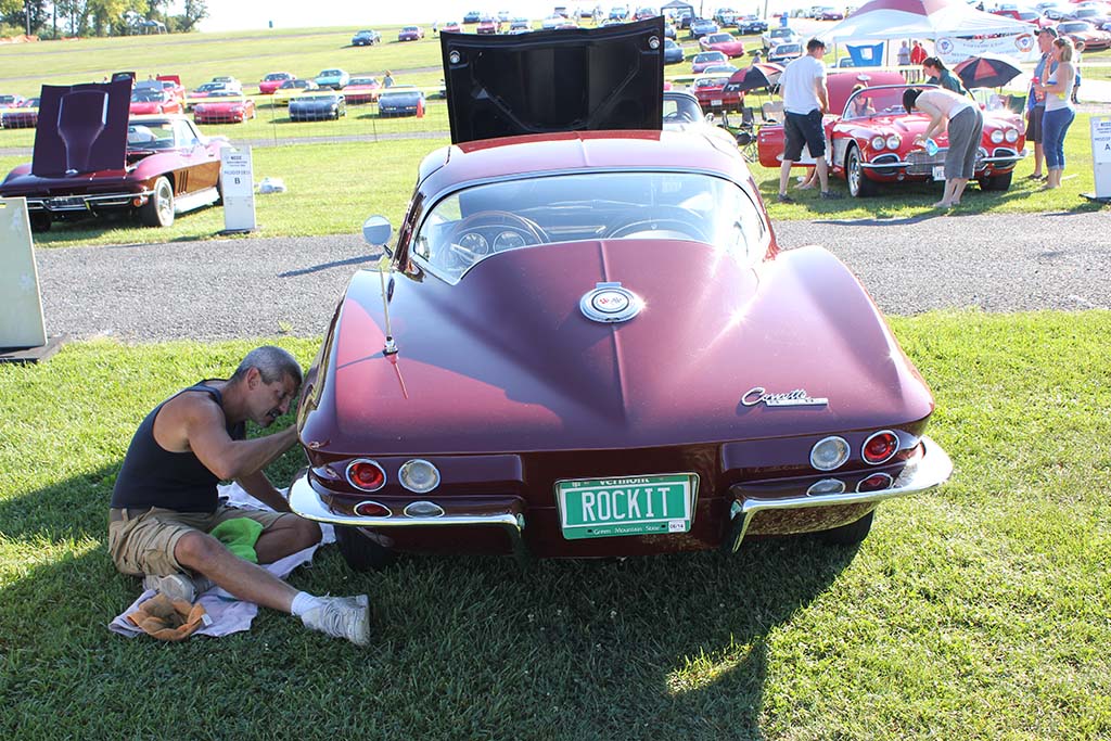 Maroon C2 Corvette with vanity plate