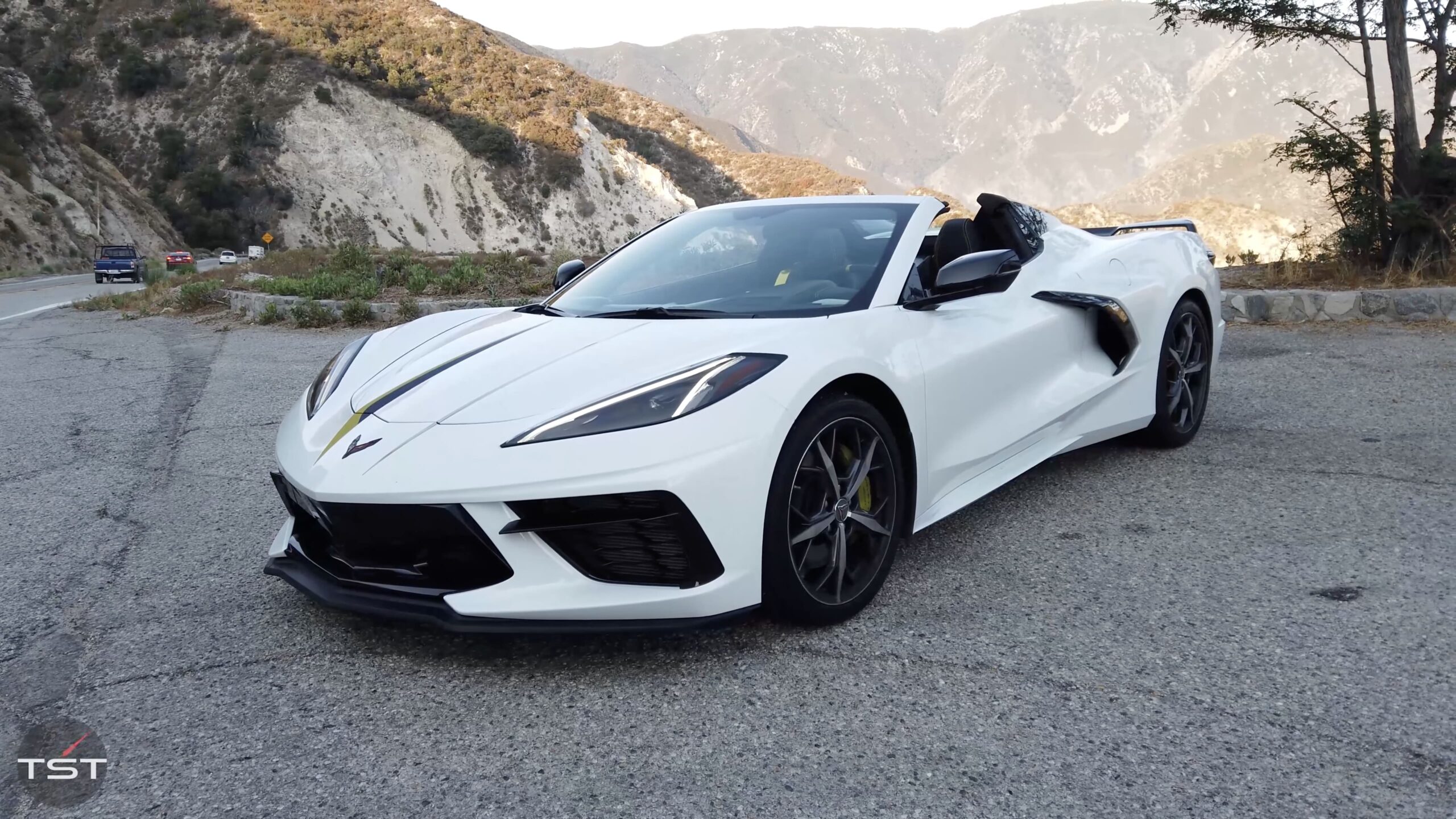 a side view of the 2021 C8 Stingray Corvette 3LT