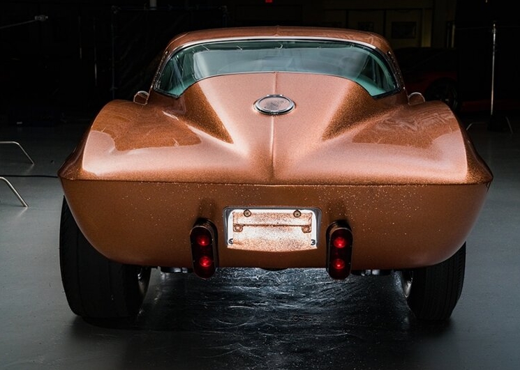 The "Asteroid's" rear tail is devoid of any light features. Instead, small brake lights framing the license plate provide other vehicles the only indication that this car is slowing down / stopping.