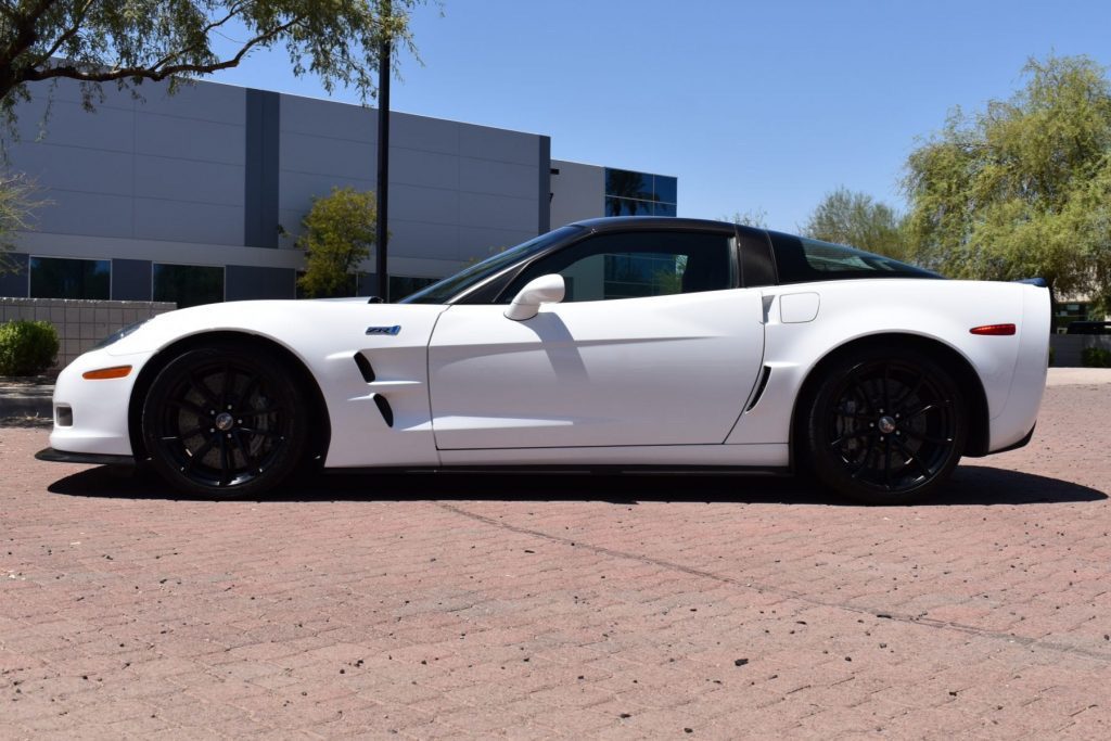 Les Corvettes les plus rares de chaque générations. 2013-chevrolet-corvette-ZR1-60th_anniversary_edition