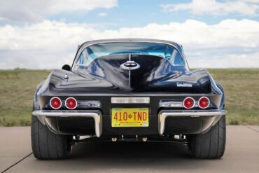 1967 C2 Corvette Beating Supercars