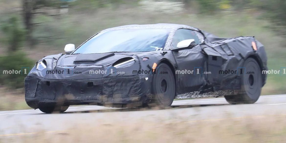 Corvette C8 ZR1 in test camouflage