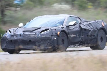 Corvette C8 ZR1 in test camouflage