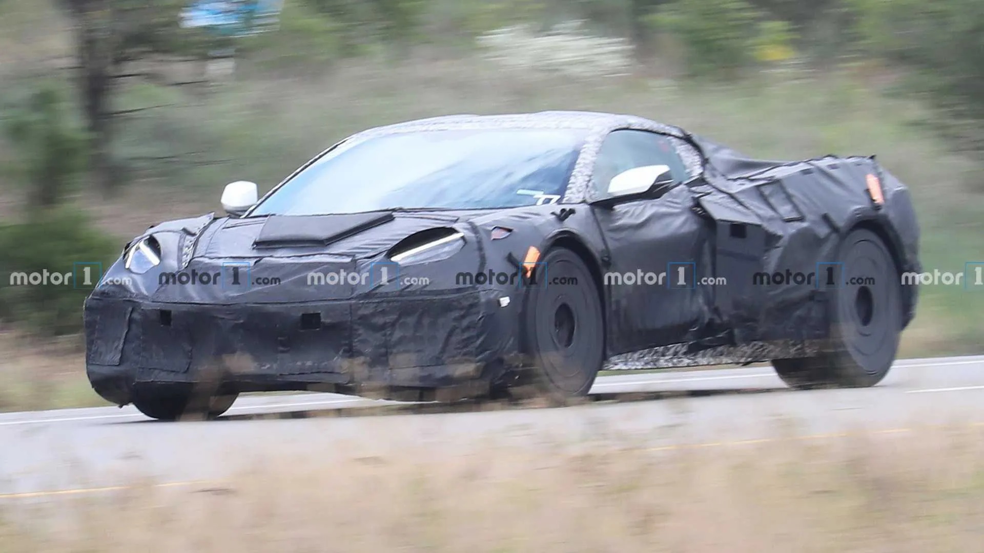 Corvette C8 ZR1 in test camouflage