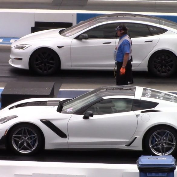 2019 Corvette ZR1 vs Tesla Model S Plaid