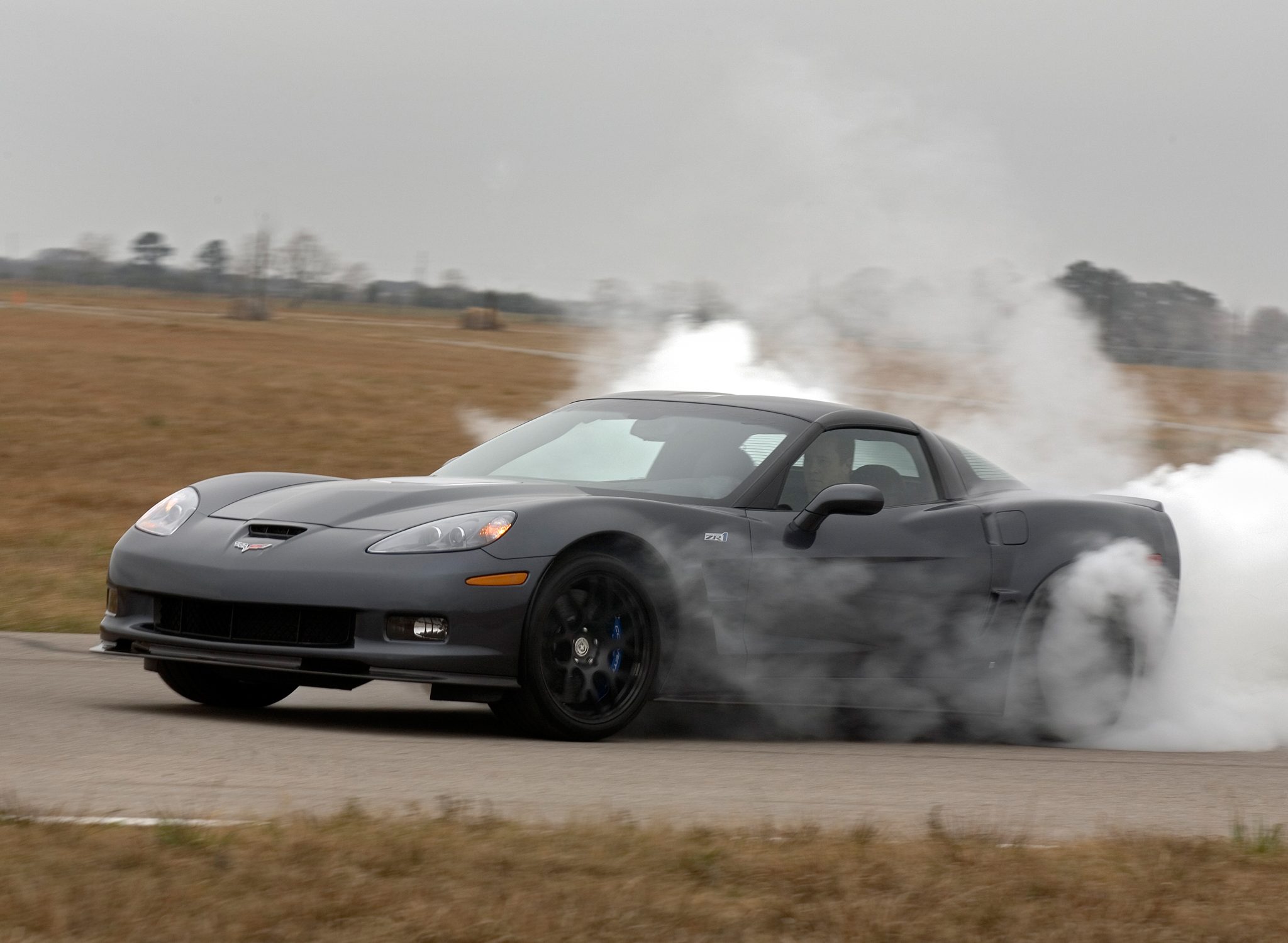 Бернаут на машине. Chevrolet Corvette c6 дрифт. Corvette zr1 бернаут. Chevrolet Corvette c6 Drag. Chevrolet Corvette 2005 бурнаут.