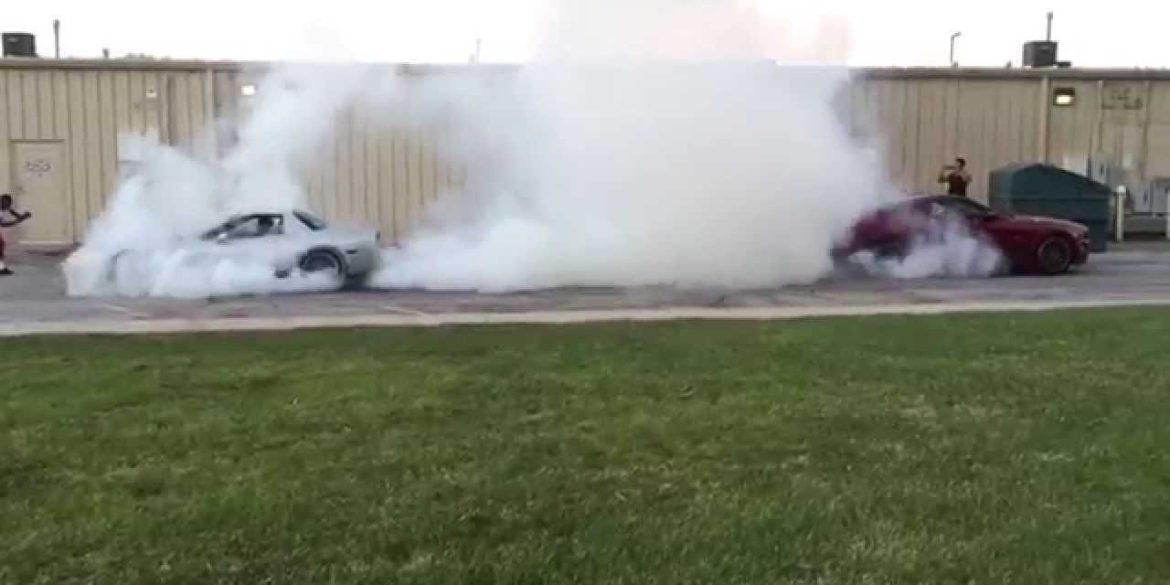 Tug O' War: Chevy Corvette Z06 C5 vs 2014 Ford Mustang GT