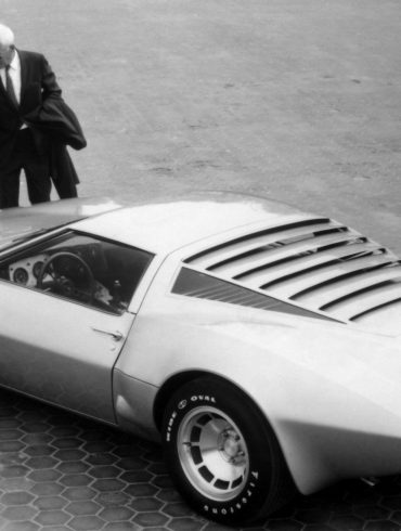 John Delorean (left) and Zora Arkus-Duntov (right) inspect the XP-882 Corvette Concept. Over the course of the next five years, this car would be reimagined to become the Aerovette coupe.