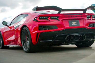 2023 Chevrolet Corvette Z06 Goes Full Throttle At The Racetrack!