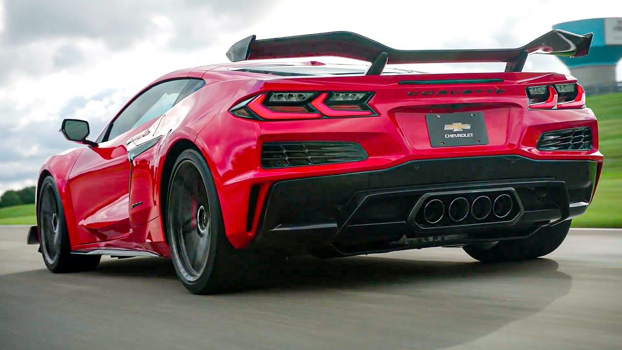 2023 Chevrolet Corvette Z06 Goes Full Throttle At The Racetrack!