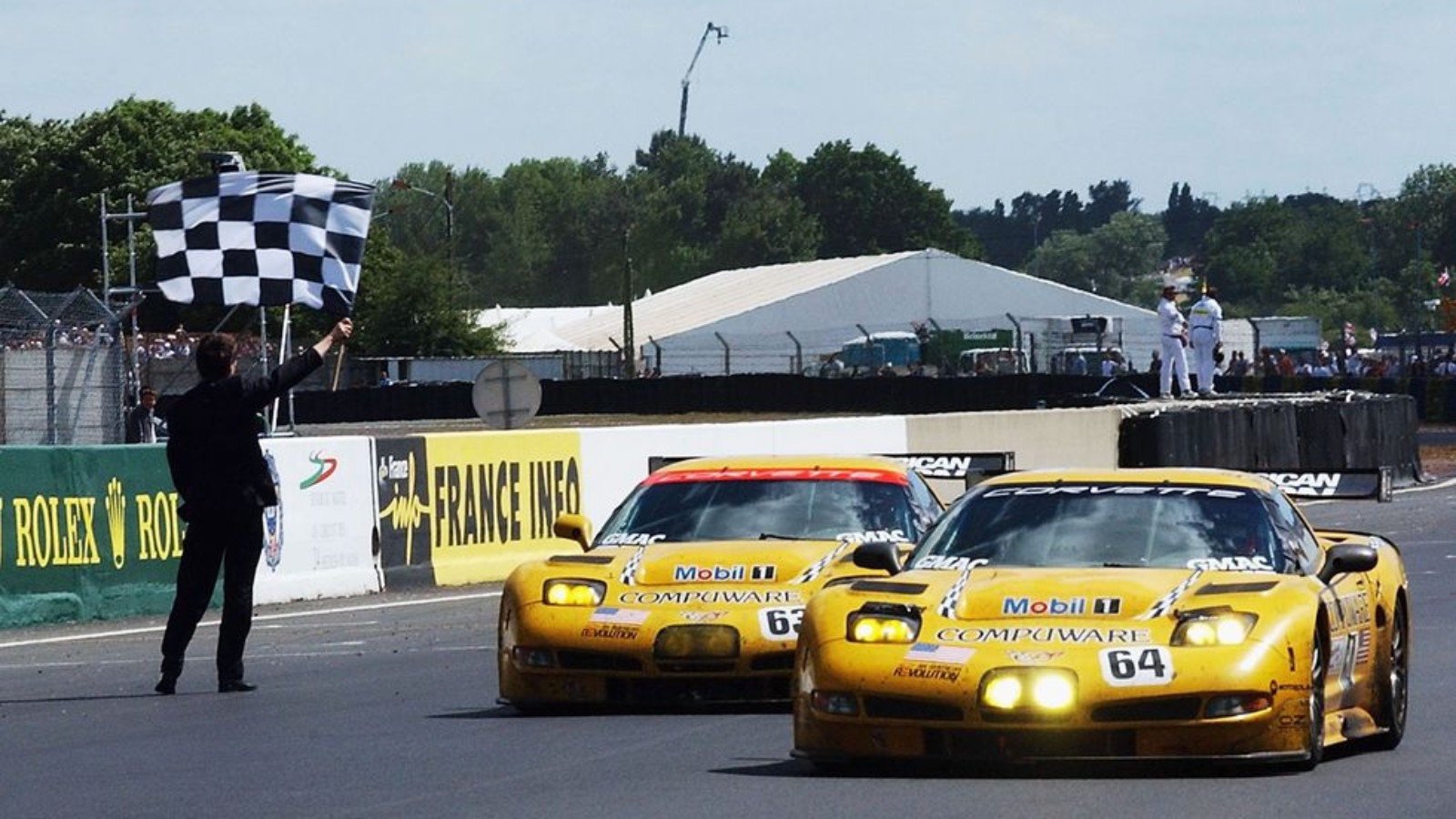 2004 24 Hours Of Le Mans parade finish