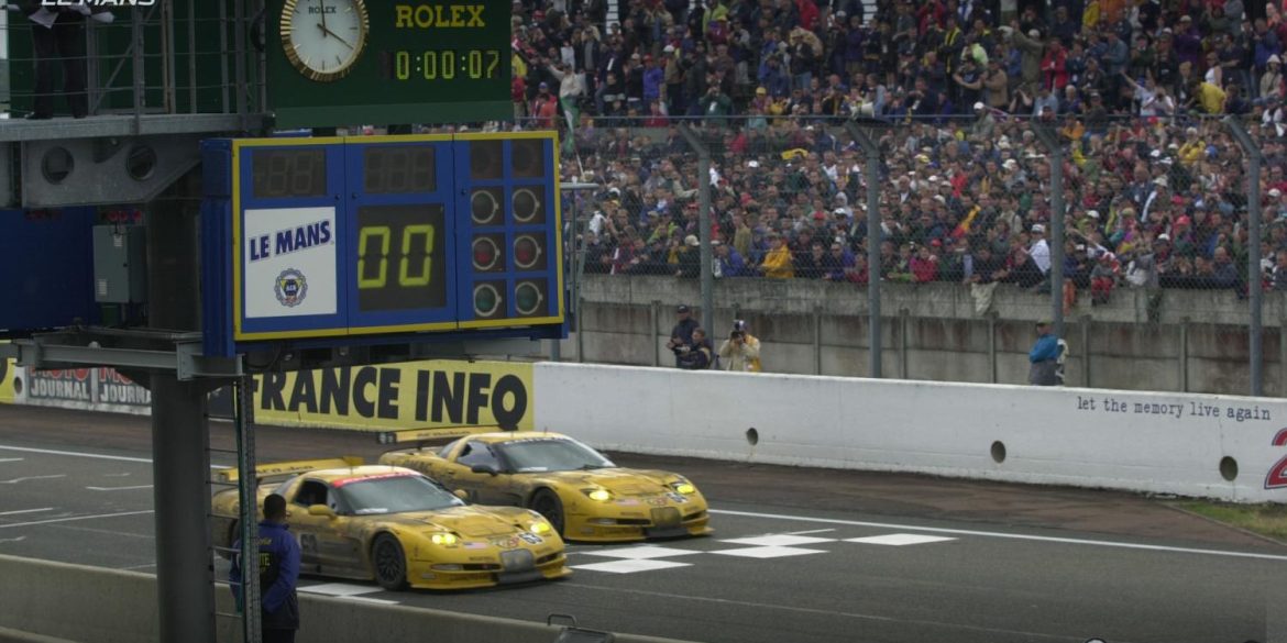 2001 finish in parade formation