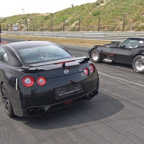C3 Corvette Stingray vs Switzer R1K Nissan GT-R