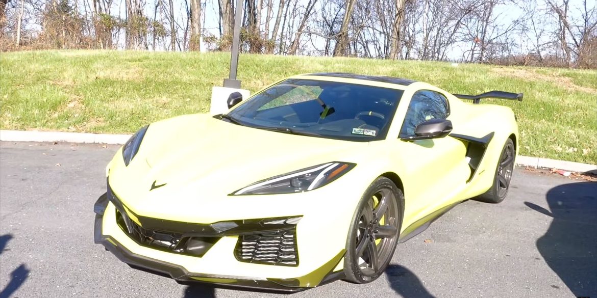 Comparing The C8 Z06 To A Shelby GT500