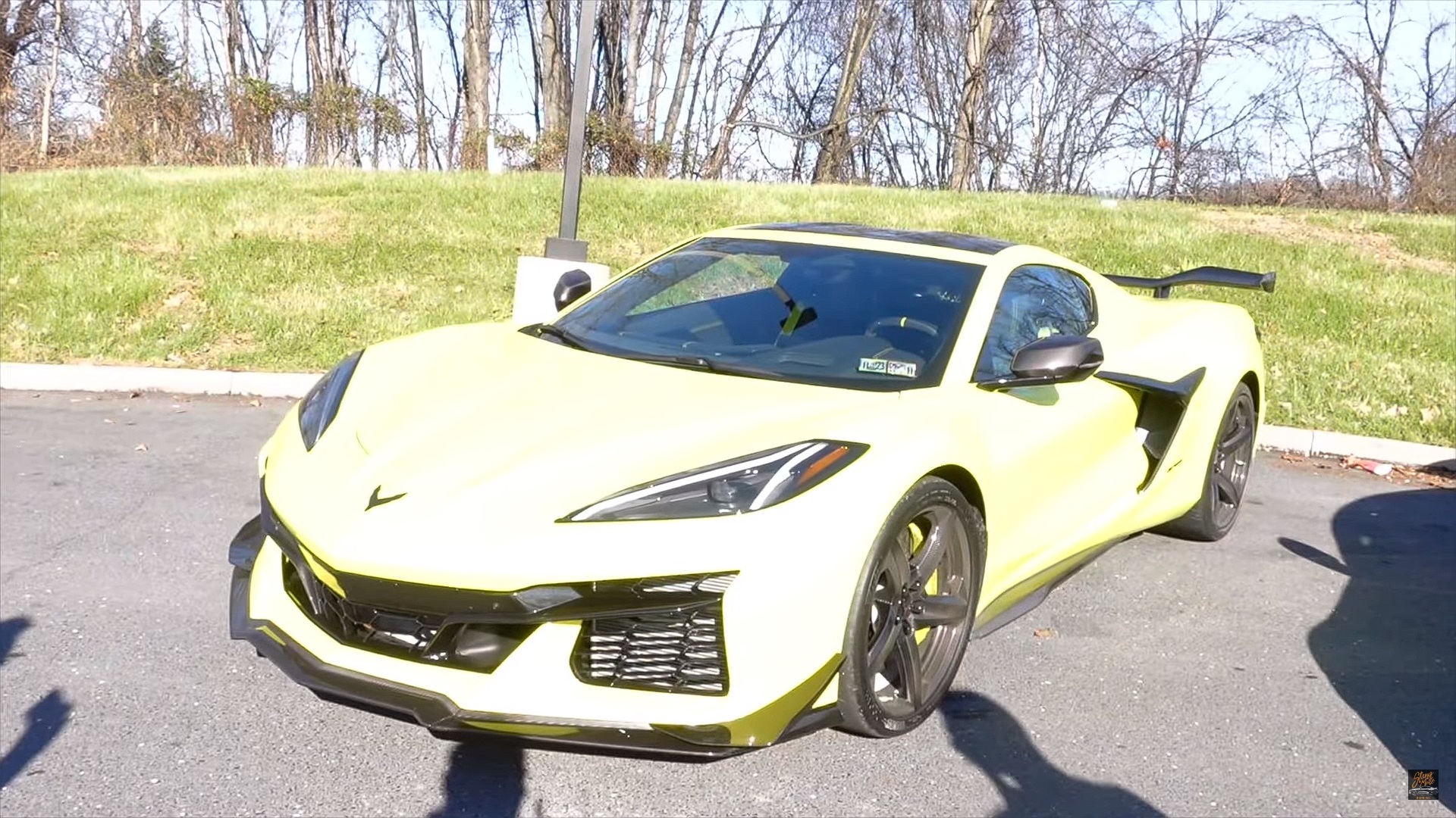 Comparing The C8 Z06 To A Shelby GT500