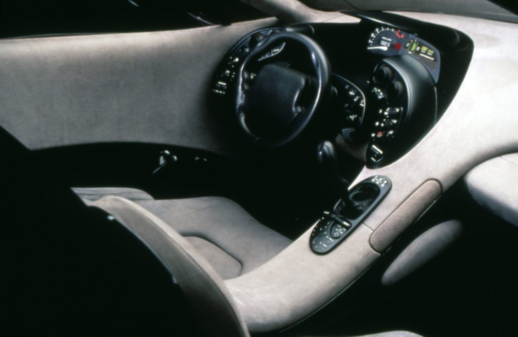 The cockpit of the Stingray III featured a number of cutting-edge technologies which evolved into technologies utilized by many of the newest production model Corvettes.