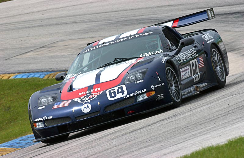 The livery used on the 2003/2004 C5-R race car served as the inspiration for the paint scheme on the 2004 Commemorative Edition Z06 model.