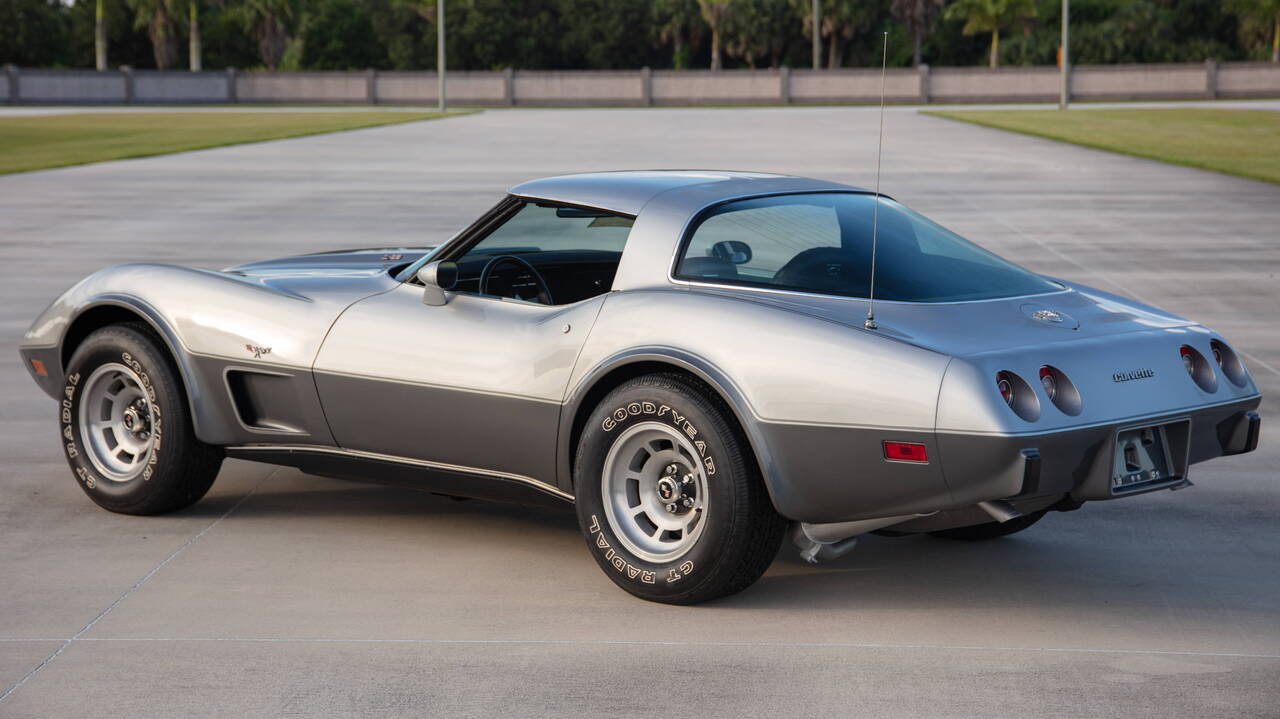 corvette - Un survole des 8 Corvette "Anniversary Edition". 1978-Silver-Anniversary-Corvette