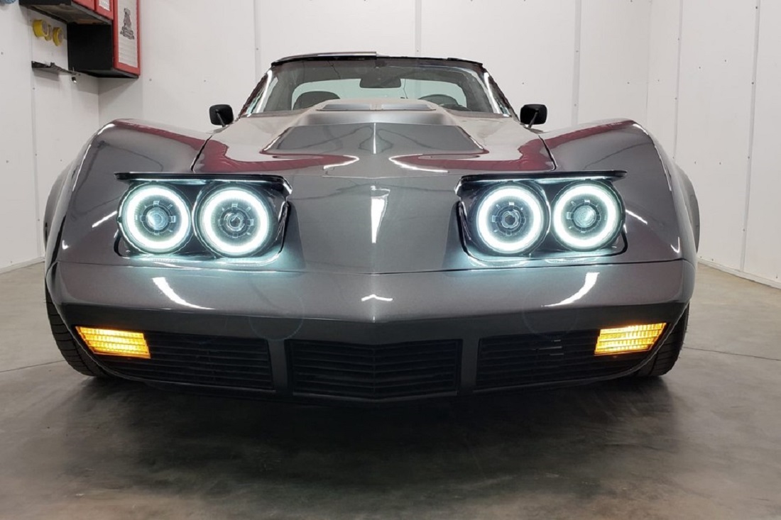할로겐 전구를 최신 LED 세트로 교체한 C3 Corvette
