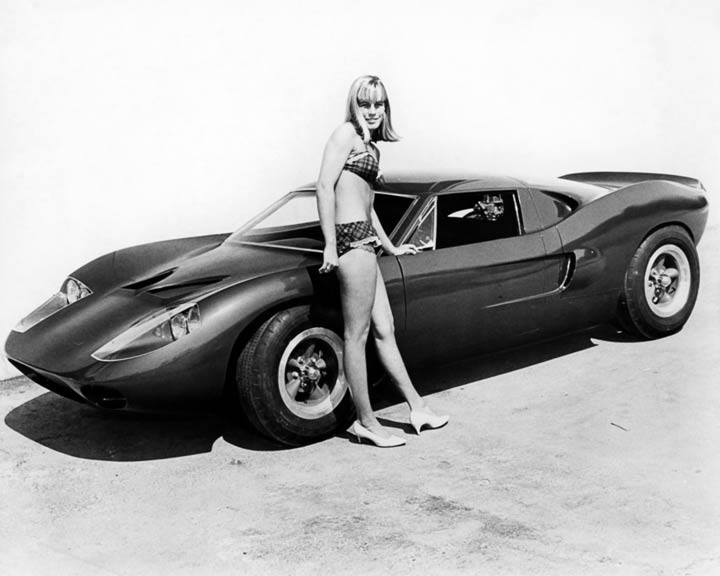 Early media photo of the FiberFab Valkyrie. Fiberfab started by building lightweight components for sports cars before evolving into the custom body kits company that gave rise to cars of this sort.