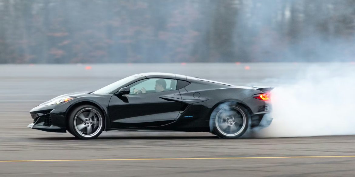 Corvette_C8_Eray_burnout