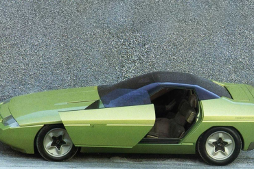 side view of the C4 Corvette Ramarro by Bertone