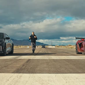 Lucid Air Sapphire vs-Corvette ZR1X drag race