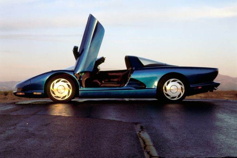 Side view of the 1990 Chevrolet CERV III concept